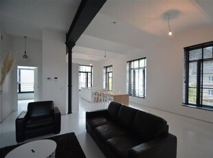 Luxueus gemeubeld appartement op wandelafstand van station.