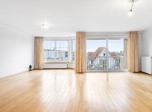 Mooi en zonnig 3 slaapkamer appartement in een recente resi