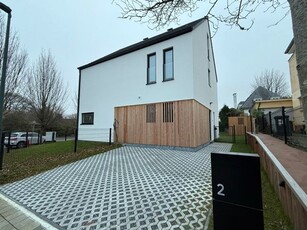 Nieuwe VILLA met terras en tuin vlakbij Place Dumon