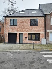 Pas gerenoveerde woning met 3 slaapkamers