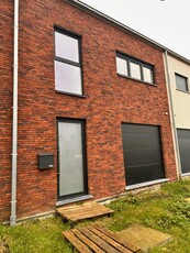 Ruime en Moderne Nieuwbouwwoning met Tuin te huur.