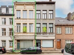 Ruime woning met 4/5 slpk en magazijn