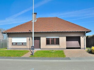 Rustig gelegen instapklare villa-bungalow met garage en tuin