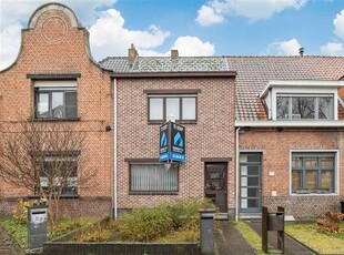 Te renoveren 2 slaapkamer woning op een toplocatie in Niel.