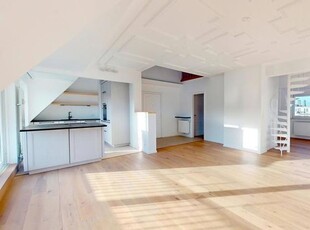 TOMBERG: SUPERBE PENTHOUSE TOTALEMENT RENOVE +/-80M2