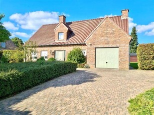 VILLA met 4 SLPK en mooie TUIN genietend van een PRACHTIG Z