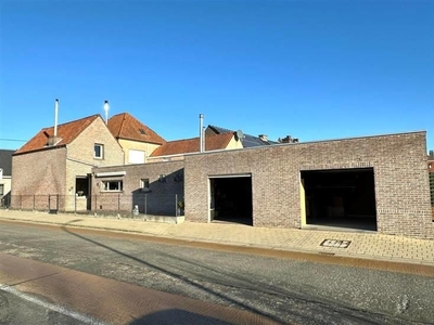 DEGELIJKE op te frissen HOB met 2 GARAGES, en TUIN