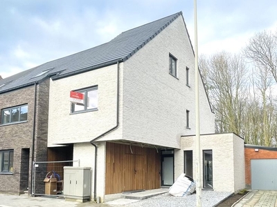 Nieuwbouwwoning met heel wat ruimte