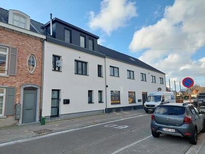 Recente duplex met 2 slpks, terras, berging & parking.