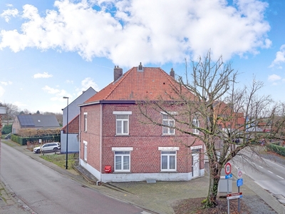 Enorm grote te renoveren woning + atelier op topligging