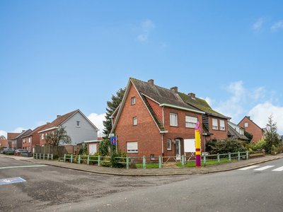 TE RENOVEREN HALFOPEN BEBOUWING OP TOPLOCATIE