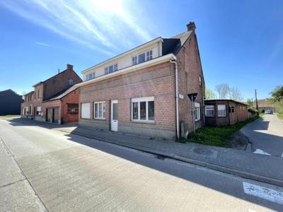 TE RENOVEREN RUIME WONING MET ZUID-WEST TUIN