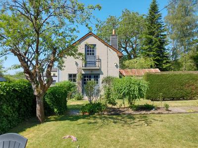 Batiment avec remise et garage à réhabiliter et jardin