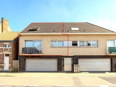 Ruim duplex appartement met 2 slpks en garage