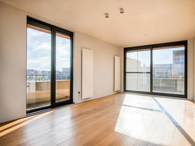 PENTHOUSE met twee slaapkamers, kelderberging, twee autostan