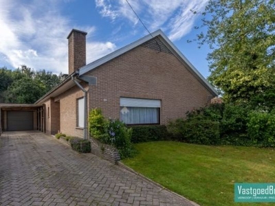 Centraal gelegen bungalow met zonrijke tuin