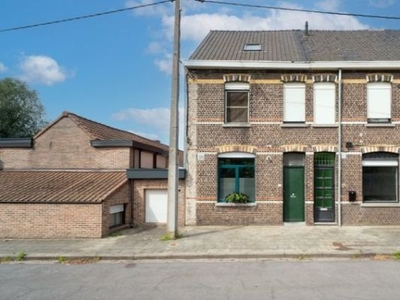 Gezinswoning met drie kamers, tuin en uitweg!