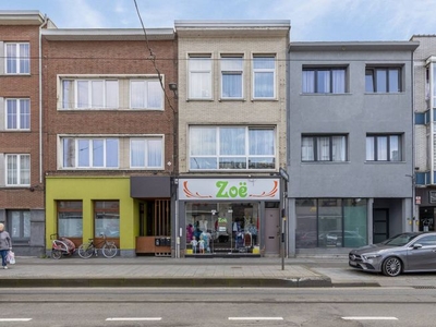 Handelsglv met duplex app (180m²!) en tuin (230m²) te Deurne