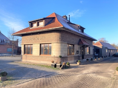 Handelsruimte (212 m²) met parkeergelegenheid in Lier