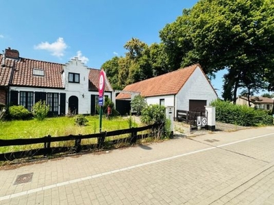 Karakterwoning met schitterend potentieel op ruim perceel...