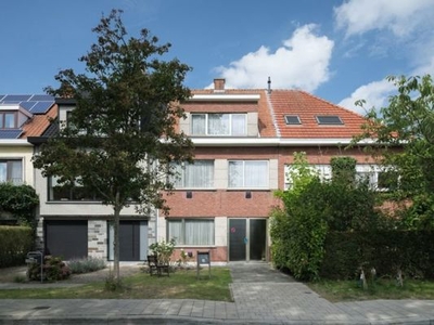 Op te frissen woning met charmante stadstuin op toplocatie