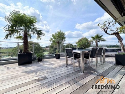 Prachtig penthouse met 2 slaapkamers, 50m2 terras + Garage!