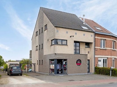 Riant huis met tal van mogelijkheden tot wonen/vrij beroep!