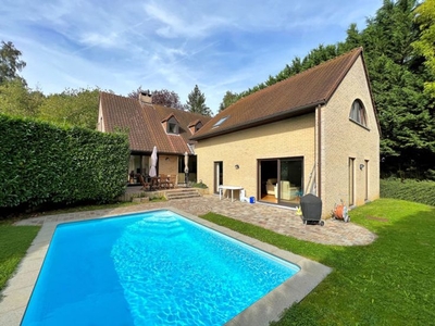 Villa sept chambres avec piscine au Bercuit !