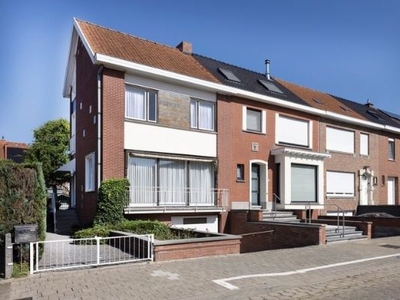 Zeer goed gelegen halfopenwoning met een ziel ...