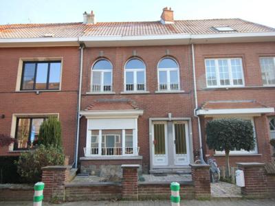 Gelijkvloers appartement met grote tuin op toplocatie