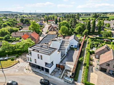 Prachtig nieuwbouwappartement met één slaapkamer en autosta