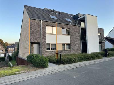 Te huur: Ruim appartement met privatieve ingang te Welle!