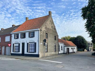 Te renoveren hoekwoning te Beerst