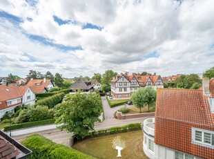 Nabij de winkels hartje Zoute, op een boogscheut van de zee