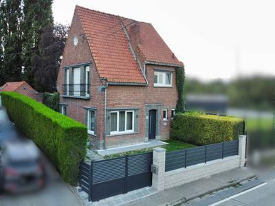 Alleenstaande instapklare woning 4slpk,garage,grote tuin