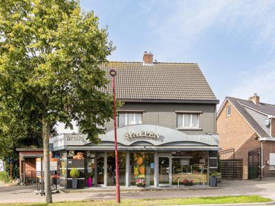 Bakkerij met winkelruimte en woonst in Oosterwijk