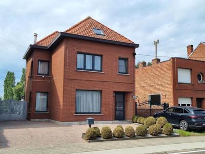 Gerenoveerde, instapklare en zeer verzorgde woning met 3 gro