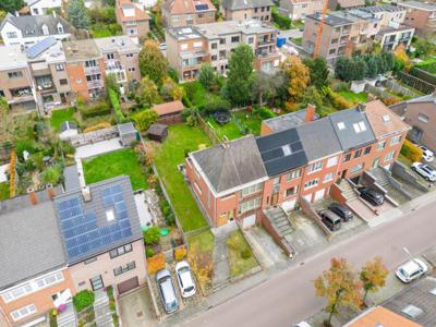 Halfopen bebouwing met 3 slaapkamers, een tuin en een gar...