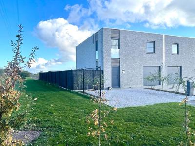 HOB - 4 Slaapkamers - garage en tuin - 342 m²