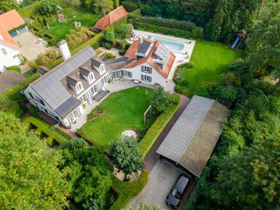 Karaktervolle villa met 2 woonentiteiten op ca. 2.005 m².