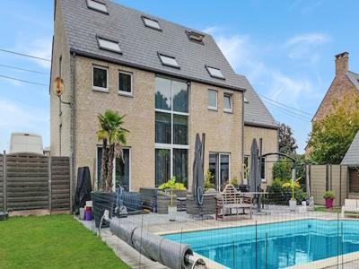 Magnifique maison avec studio aménagé et piscine