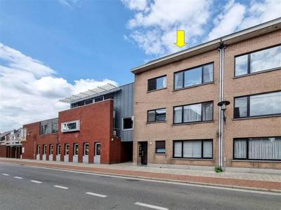 Opbrengsteigendom met 3 appartementen, tuin en 3 garageboxe