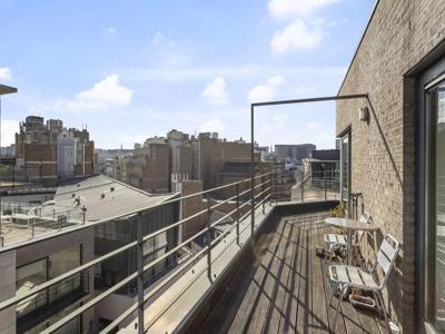 Penthouse 95m² met 2 slaapkamers en ruim terras in hartje Br