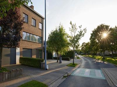 Ruime (220m²) gerenoveerde woning met zuidgerichte tuin