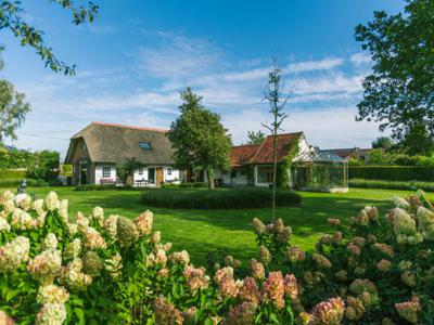 Sfeer van weleer in prachtige hoeve omringd door weilanden