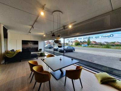 Showroom met kantoor (ca. 1.008 m²) te koop in Zulte