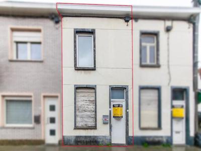 TE RENOVEREN RIJWONING MET TUIN