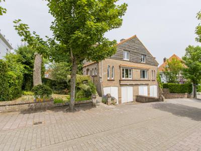 Te renoveren woning gelegen in een paadje te Duinbergen