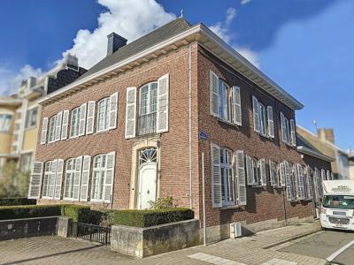 Vaste maison bourgeoise en plein centre de Braine-le-Comte