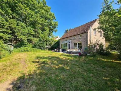 Villa au calme dans un écrin de verdure